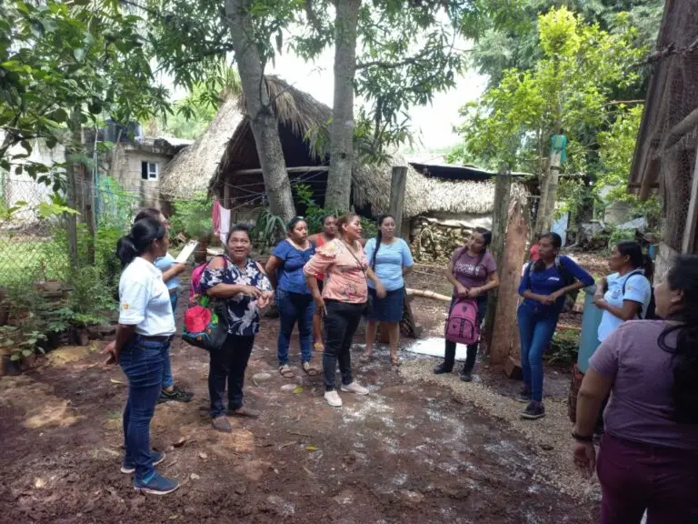 Platica entre mujeres rulares