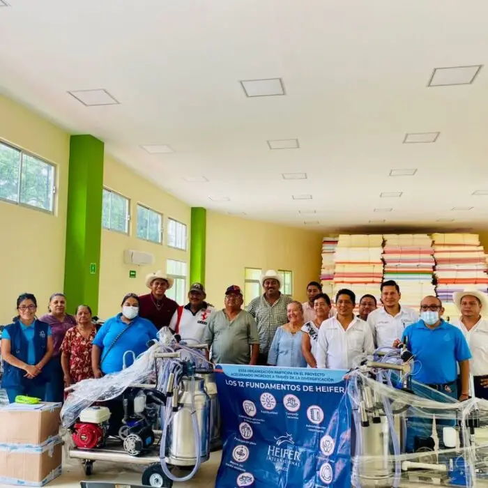 Herifer entregando apoyos a productores ganaderos de Chiapas y Oaxaca