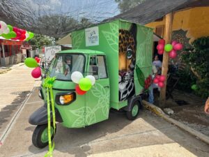 Motocafetería de Heifer México decorada para su inauguración, diseñada para acercar café de especialidad producido por organizaciones locales a nuevos mercados.